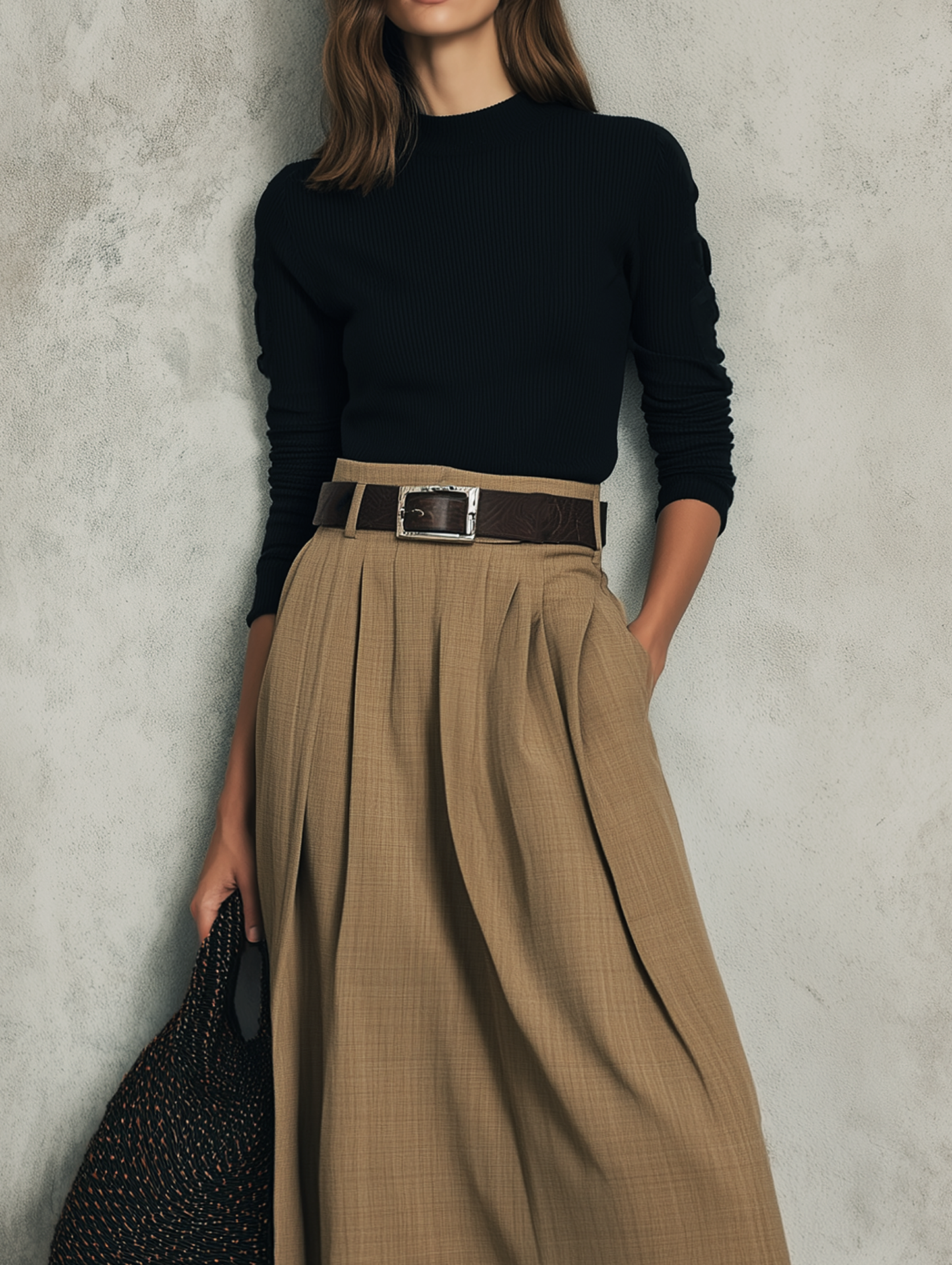 Negro Elástico Knit Long-sleeve Top Paired With A Marrón Woven Falda (belt Not Included)