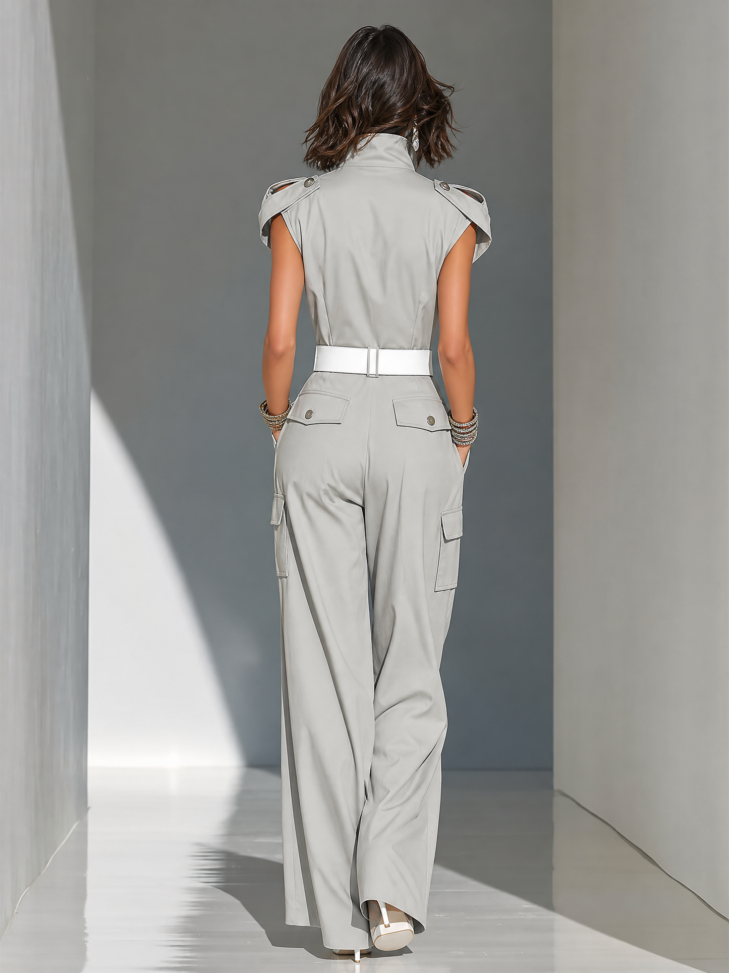Light Gris Woven Cargo Mono With Cutout Shoulder Flap Pockets & Cuello mao Button Front ( Without Belt)