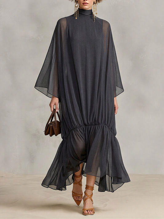 Vestido maxi de gasa gris con cuello alto y mangas murciélago
