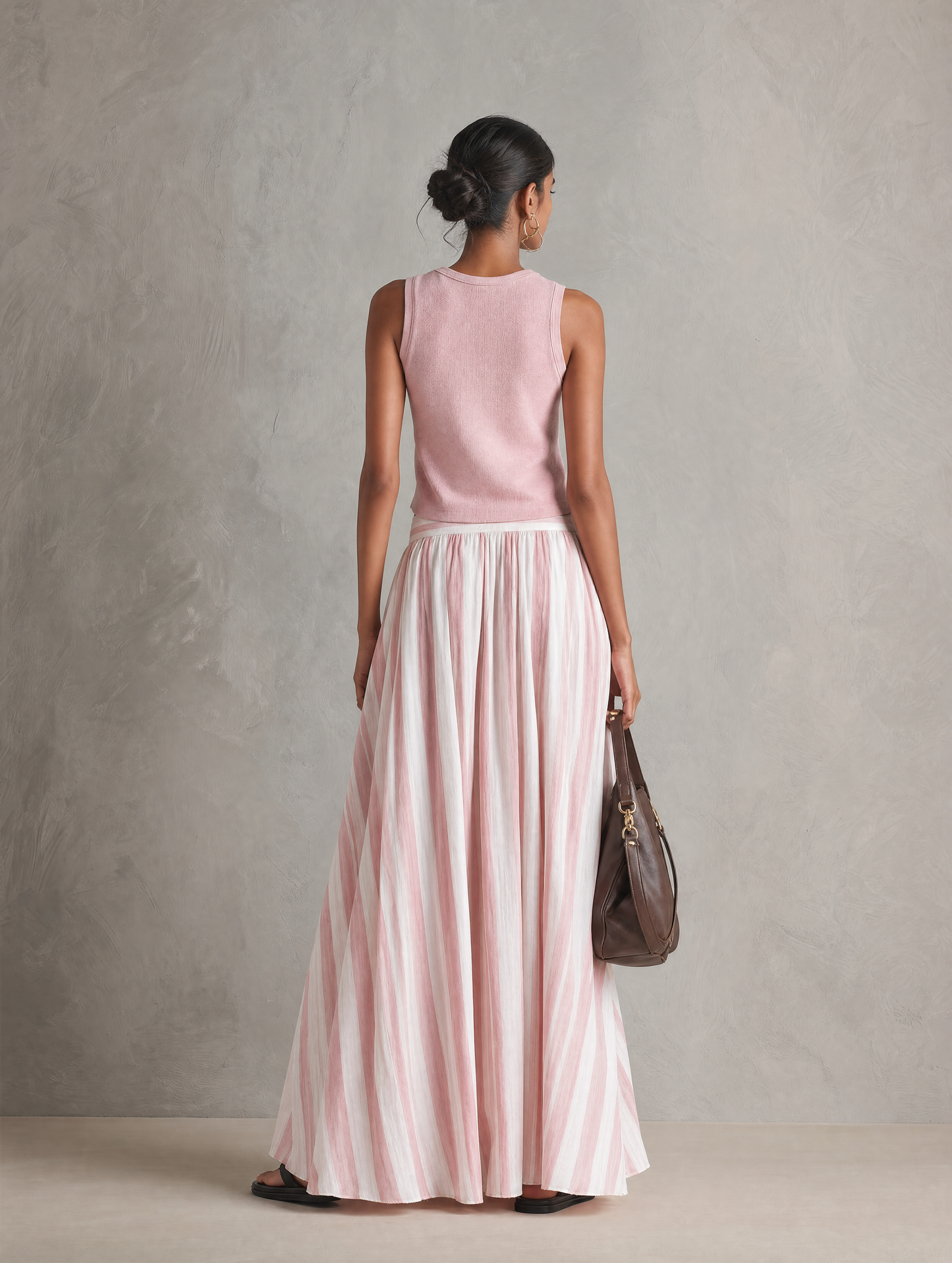 Casual Rosa Elástico-punto Sin mangas Round-neck Top Paired With A Woven Rosa Printed Maxi Falda