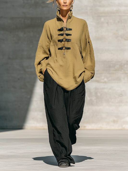 Conjunto caqui y negro: top con cuello mao y pantalón ancho