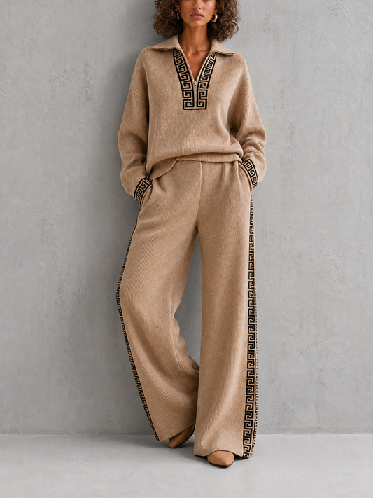 Conjunto marrón: jersey con estampado greca y pantalón