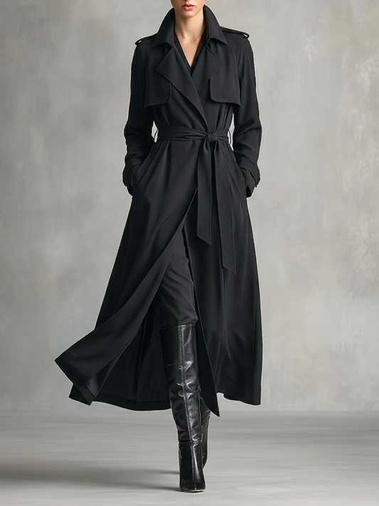 Gabardina negra maxi con hombreras