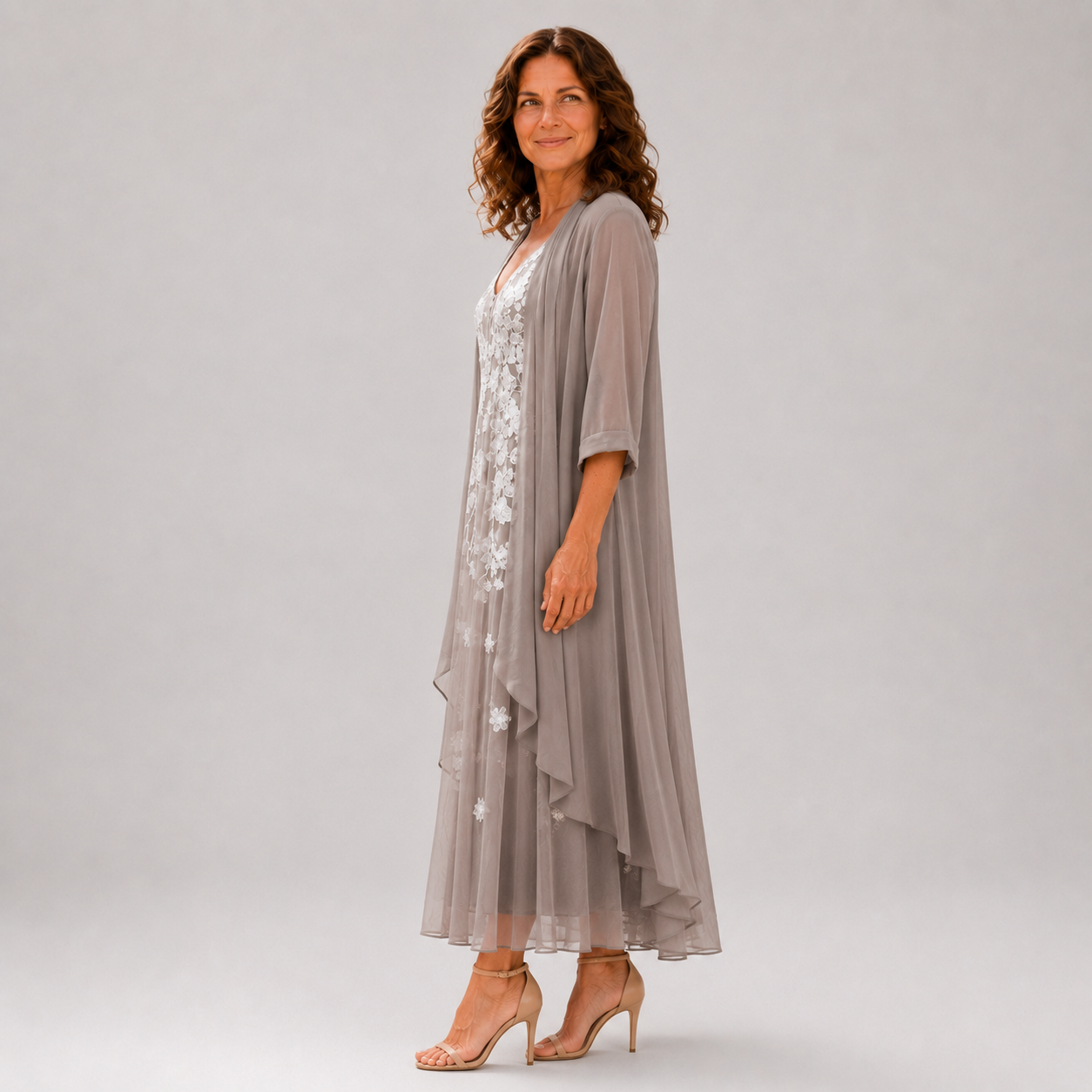 Elena | Vestido Elegante con Bordado Floral y Capa Ligera