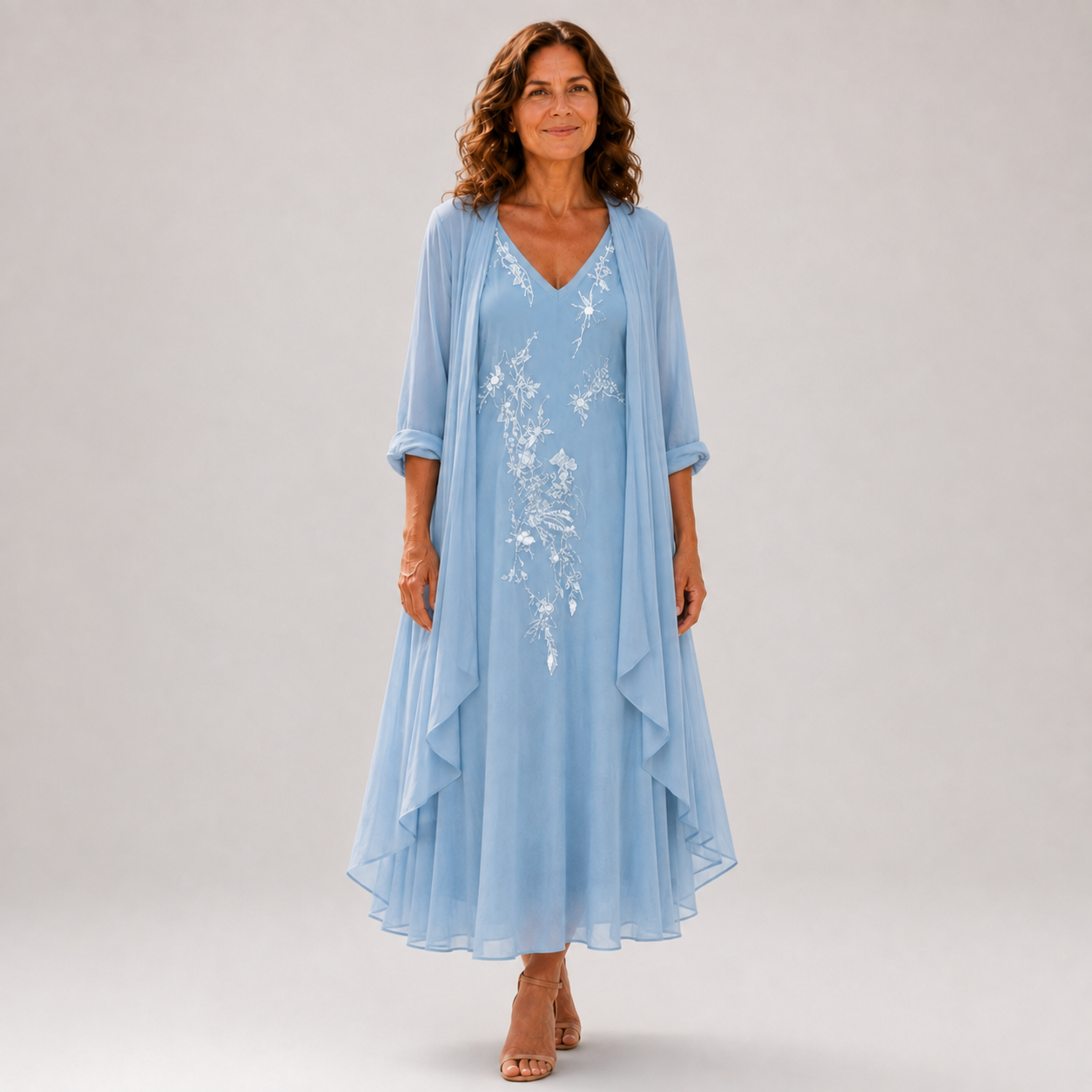 Elena | Vestido Elegante con Bordado Floral y Capa Ligera