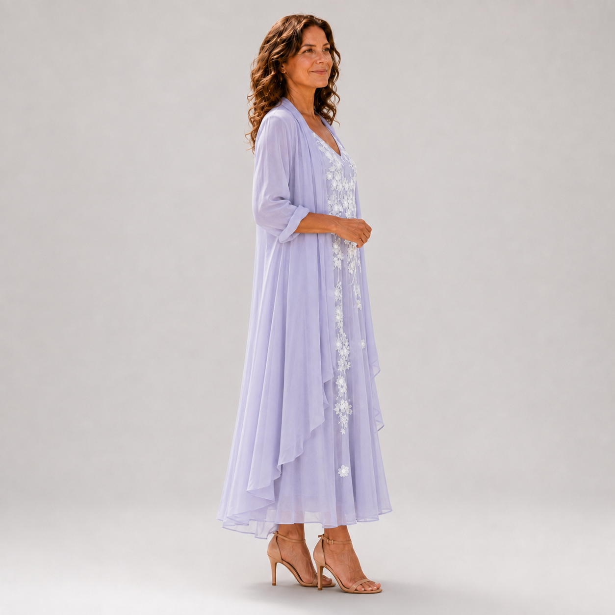 Elena | Vestido Elegante con Bordado Floral y Capa Ligera