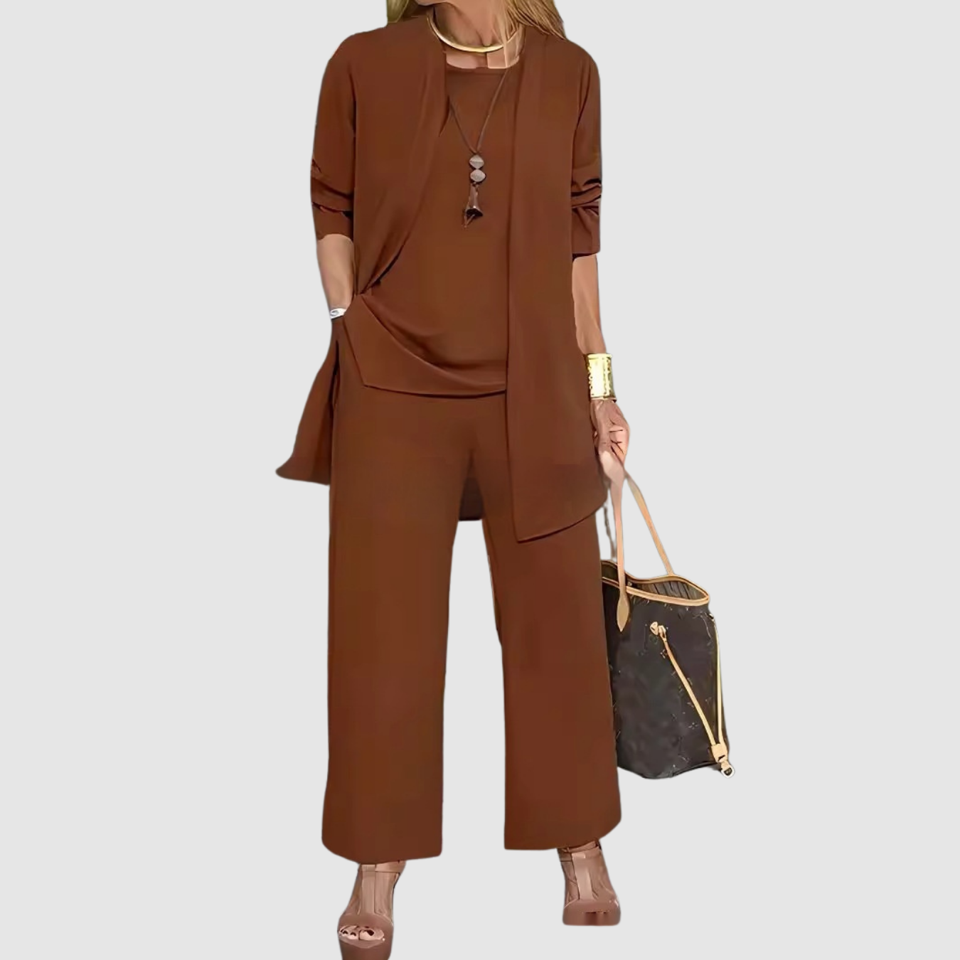 Mira | Traje