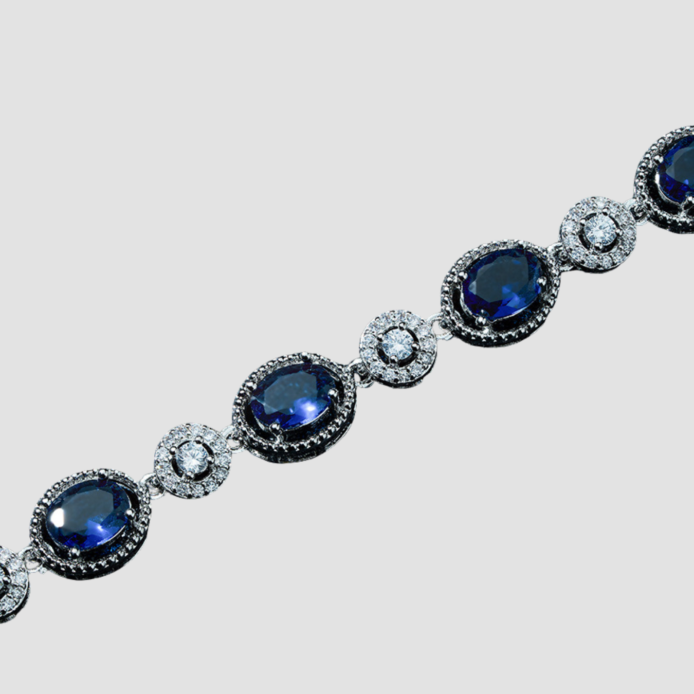 Mara | Pulsera ovalada geométrica retro refinada