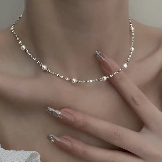 Collar Elegante con Perlas Luminosas