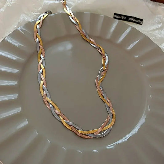 Collar Elegante Oro y Plata
