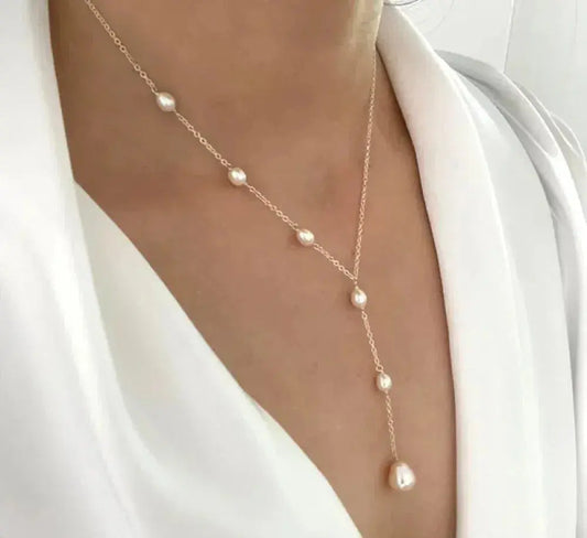 Collar Vintage Elegante Colgante y Perlas